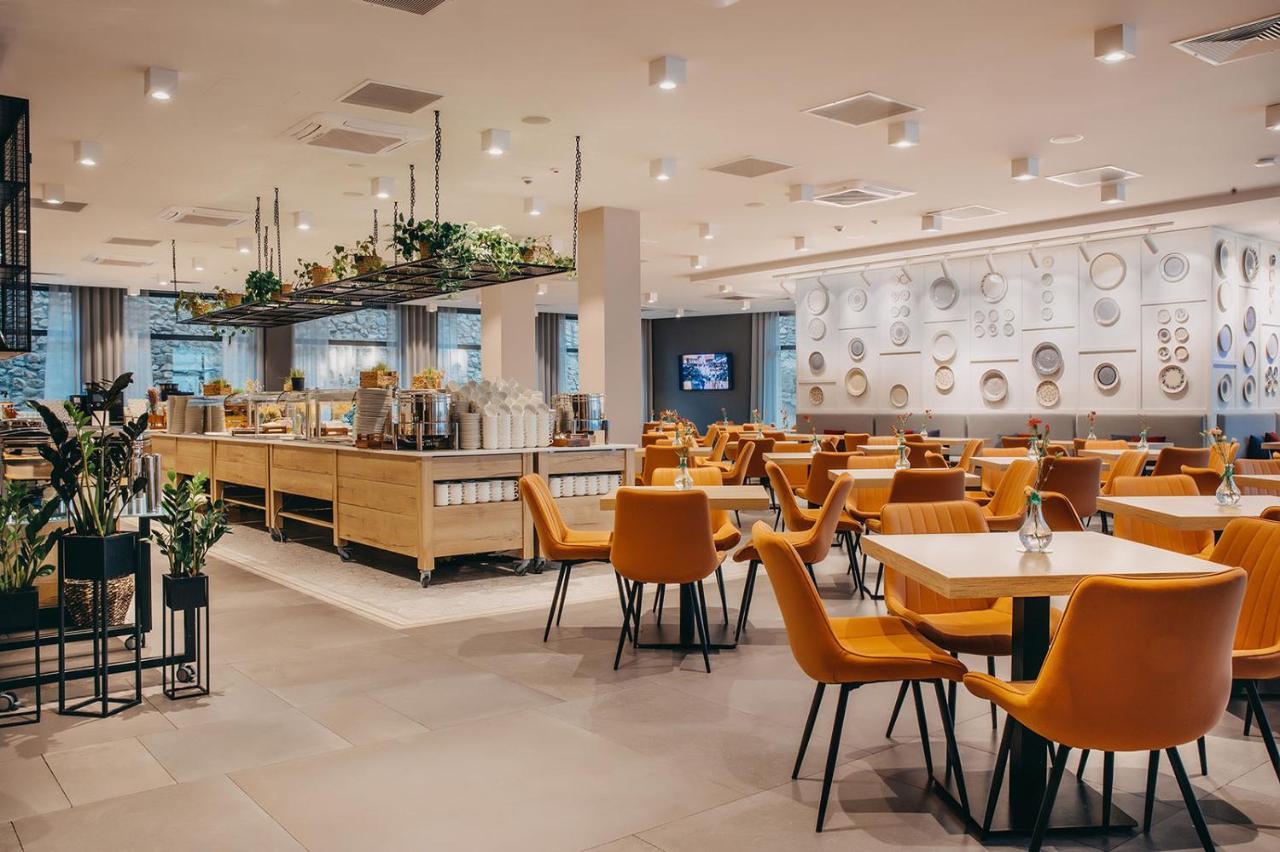Platinum Mountain Hotel&Spa Szklarska Poreba Luaran gambar The lounge at London Heathrow Airport
