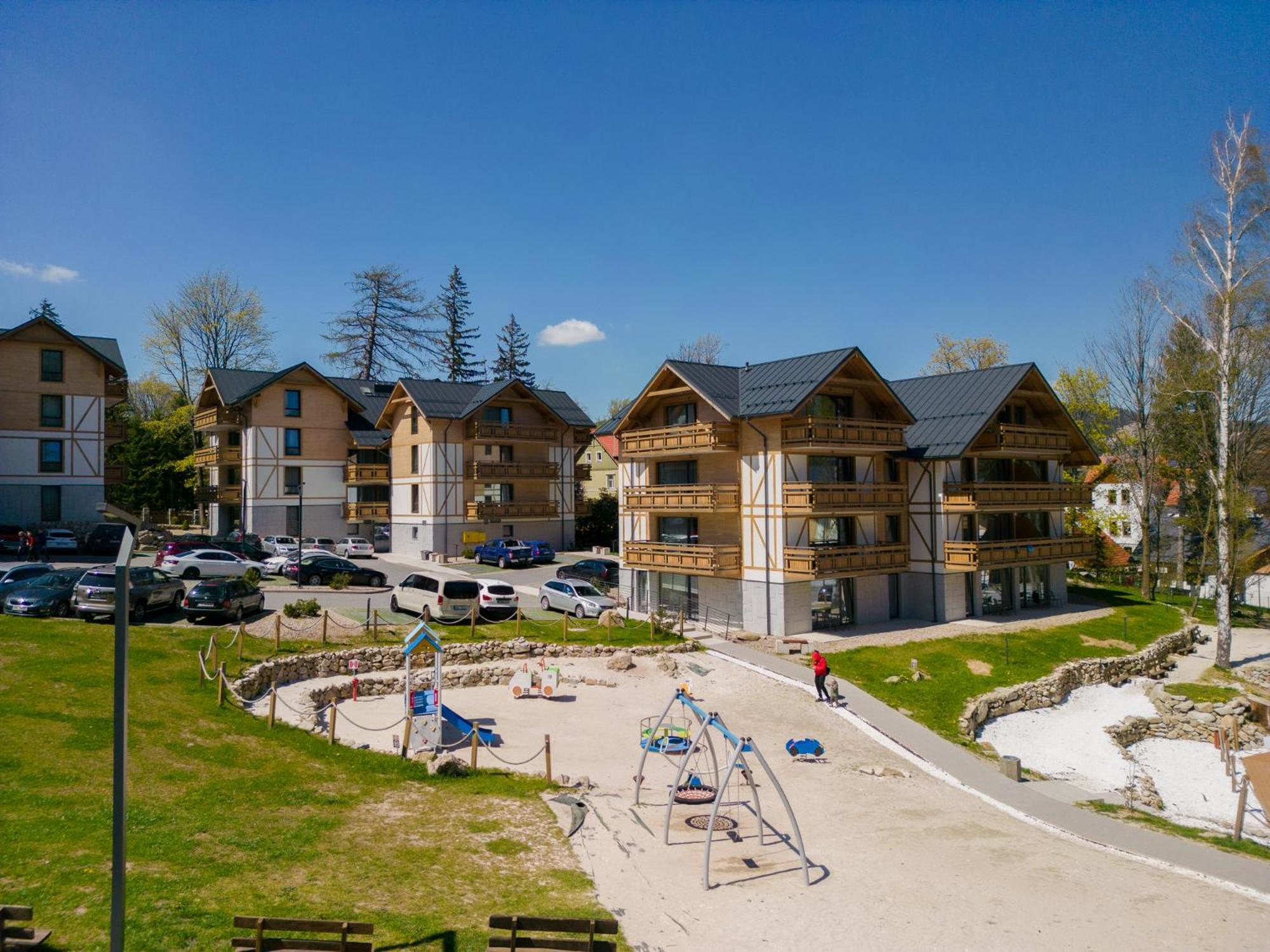 Platinum Mountain Hotel&Spa Szklarska Poreba Luaran gambar Residential buildings in the village